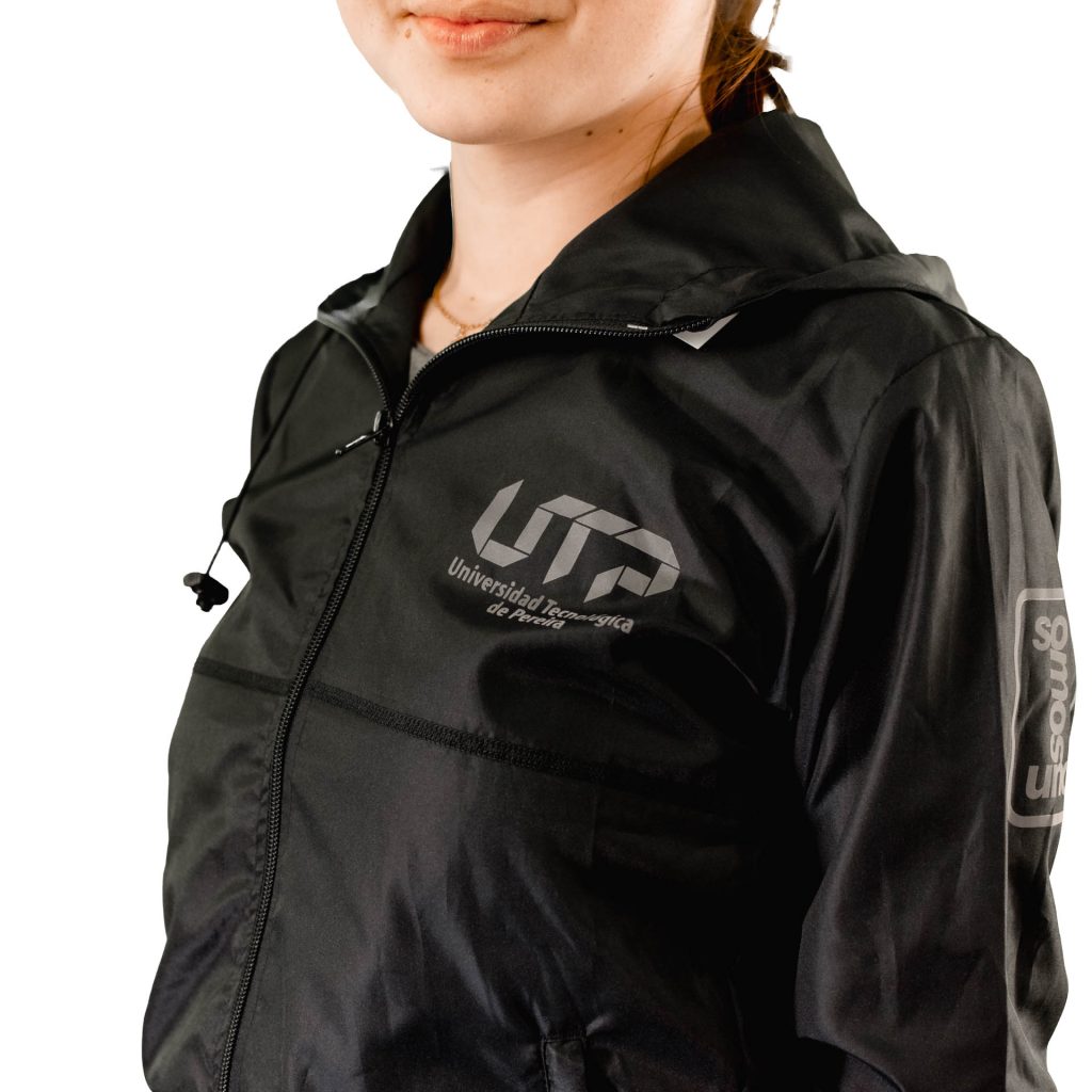 chaqueta rompevientos negra